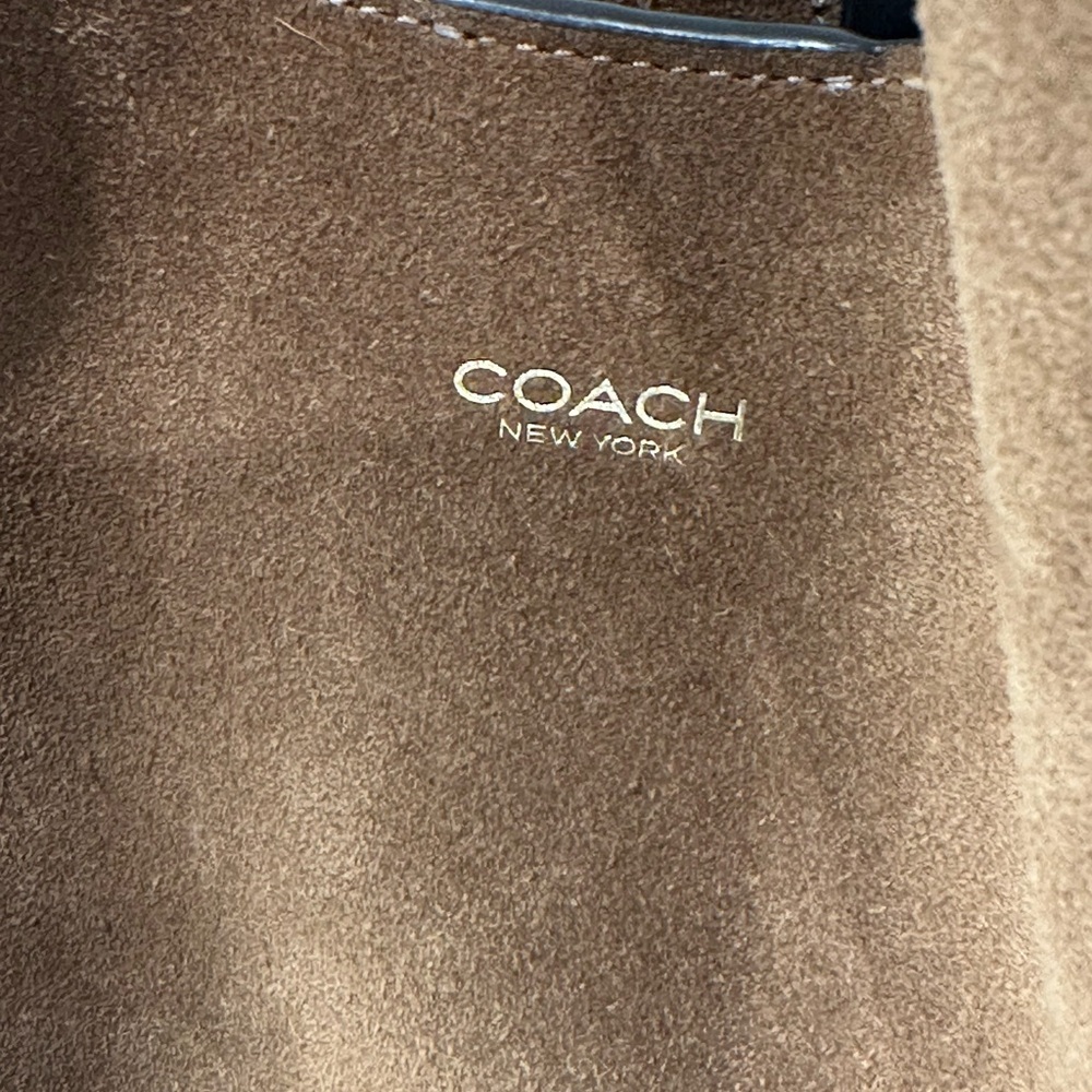 COACH
Brooklyn Extra-Large Suede Shoulder Bag 39 - Picture 7 of 14